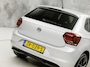 Volkswagen Polo 1.0 TSI Sportline Automaat (APPLE CARPLAY, GROOT NAVI, CLIMATE, STOELVERWARMING, SPORTSTOELEN, GETINT GLAS, LM VELGEN, ADAPTIVE CRUISE, NIEUWSTAAT)