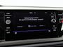 Volkswagen Polo 1.0 TSI Sportline Automaat (APPLE CARPLAY, GROOT NAVI, CLIMATE, STOELVERWARMING, SPORTSTOELEN, GETINT GLAS, LM VELGEN, ADAPTIVE CRUISE, NIEUWSTAAT)