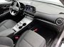 Hyundai Kona Electric EV Comfort 64 kWh | Warmtepomp | 100% SOH | Adaptive cruise control | Apple Carplay & Android Auto | Achteruitrijcamera | Parkeersensoren achter | Keyless entry | DAB radio |