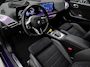 BMW 1-Serie 120 M-SPORT NW-PRIJS 67DEURO PANO/ICONIC-GRILL/MASSAGE+M-STOELEN,H-UP/H&K/CAMERA-NAV///