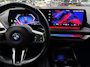 BMW 1-Serie 120 M-SPORT NW-PRIJS 67DEURO PANO/ICONIC-GRILL/MASSAGE+M-STOELEN,H-UP/H&K/CAMERA-NAV///