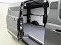 Ford Transit Custom 340 2.5 PHEV L2H1 Sport | DEMO! | Beschikbaar 01-2027 | Adaptieve Cruise | | Inklapbare trekhaak | Stoel/stuurverwarming | Dodehoekdetectie | 19'' Velgen | B&O | Dubbele zijschuifdeur | Striping