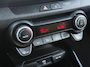 Kia Stonic 1.0 T-GDi MHEV DynamicPlusLine | Navigatie | Camera | All season banden | Climate control | CarPlay | Zwarte logo's |