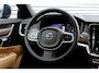 Volvo V90 T6 Plug-in hybrid AWD Ultimate Bright | SOH-waarde 95% | Trekhaak met semi elektrisch inklapbare kogel | Nappa Lederenbekleding | Stoelmassage | Longe Range | Dealeronderhouden | Parkeersensoren voor + achter | Google Infotainment | Stoelverwarming | Parkeercamera | Panoramadak |