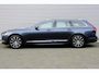 Volvo V90 T6 Plug-in hybrid AWD Ultimate Bright | SOH-waarde 95% | Trekhaak met semi elektrisch inklapbare kogel | Nappa Lederenbekleding | Stoelmassage | Longe Range | Dealeronderhouden | Parkeersensoren voor + achter | Google Infotainment | Stoelverwarming | Parkeercamera | Panoramadak |