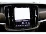 Volvo V90 T6 Plug-in hybrid AWD Ultimate Bright | SOH-waarde 95% | Trekhaak met semi elektrisch inklapbare kogel | Nappa Lederenbekleding | Stoelmassage | Longe Range | Dealeronderhouden | Parkeersensoren voor + achter | Google Infotainment | Stoelverwarming | Parkeercamera | Panoramadak |