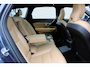 Volvo V90 T6 Plug-in hybrid AWD Ultimate Bright | SOH-waarde 95% | Trekhaak met semi elektrisch inklapbare kogel | Nappa Lederenbekleding | Stoelmassage | Longe Range | Dealeronderhouden | Parkeersensoren voor + achter | Google Infotainment | Stoelverwarming | Parkeercamera | Panoramadak |
