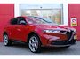 Alfa Romeo Tonale 1.5T 160PK HYbrid VELOCE | LEDEREN BEKLEDING | VOORSTOELEN / STUUR VERWARMD | VOORSTOELEN GEVENTILEERD | VOORSTOELEN ELEKTRISCH VERSTELBAAR MET GEHEUGEN FUNCTIE | HARMAN CARDON PREMIUM AUDIO | DRAADLOOS APPLE CARPLAY / ANDROID AUTO | 360° CAMERA | AUTOMATISCH DIMMENDE BUITENSPIEGELS | 20"INCH LICHTMETALEN VELGEN | ADAPTIVE CRUISE CONTROL | KEYLESS ENTRY / START | ELEKTRISCH BEDIENBARE ACHTERKLEP | DRAADLOZE TELEFOONLADER | AMBIENT LIGHTING | DONKERE HEMELBEKLEDING | SCHAKELFLIPPERS AAN HET STUUR | VERWARMDE RUITENSPROEIERS |