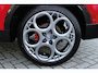 Alfa Romeo Tonale 1.5T 160PK HYbrid VELOCE | LEDEREN BEKLEDING | VOORSTOELEN / STUUR VERWARMD | VOORSTOELEN GEVENTILEERD | VOORSTOELEN ELEKTRISCH VERSTELBAAR MET GEHEUGEN FUNCTIE | HARMAN CARDON PREMIUM AUDIO | DRAADLOOS APPLE CARPLAY / ANDROID AUTO | 360° CAMERA | AUTOMATISCH DIMMENDE BUITENSPIEGELS | 20"INCH LICHTMETALEN VELGEN | ADAPTIVE CRUISE CONTROL | KEYLESS ENTRY / START | ELEKTRISCH BEDIENBARE ACHTERKLEP | DRAADLOZE TELEFOONLADER | AMBIENT LIGHTING | DONKERE HEMELBEKLEDING | SCHAKELFLIPPERS AAN HET STUUR | VERWARMDE RUITENSPROEIERS |