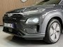 Hyundai Kona Electric EV 64 kWh SOH 100% NavI | Warmtepomp | Stoel & Stuur verwarming | 17" | ACC | 100 % elk jaar Dealer onderhouden!