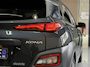 Hyundai Kona Electric EV 64 kWh SOH 100% NavI | Warmtepomp | Stoel & Stuur verwarming | 17" | ACC | 100 % elk jaar Dealer onderhouden!