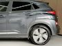 Hyundai Kona Electric EV 64 kWh SOH 100% NavI | Warmtepomp | Stoel & Stuur verwarming | 17" | ACC | 100 % elk jaar Dealer onderhouden!
