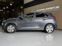 Hyundai Kona Electric EV 64 kWh SOH 100% NavI | Warmtepomp | Stoel & Stuur verwarming | 17" | ACC | 100 % elk jaar Dealer onderhouden!