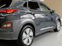 Hyundai Kona Electric EV 64 kWh SOH 100% NavI | Warmtepomp | Stoel & Stuur verwarming | 17" | ACC | 100 % elk jaar Dealer onderhouden!
