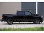 Dodge Ram LIMITED 5.7 V8 HEMI | TOP STAAT | €59950,- excl | BOM VOL | HUD | LUCHTVERING | STRIPING | BREDE WIELEN | OPEN UITLAAT KLEP | ADAPTIVE | PANO | DC | CREW CAB | DUBBELE CABINE | 5 PERSOONS |