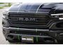 Dodge Ram LIMITED 5.7 V8 HEMI | TOP STAAT | €59950,- excl | BOM VOL | HUD | LUCHTVERING | STRIPING | BREDE WIELEN | OPEN UITLAAT KLEP | ADAPTIVE | PANO | DC | CREW CAB | DUBBELE CABINE | 5 PERSOONS |