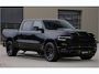 Dodge Ram LIMITED 5.7 V8 HEMI | TOP STAAT | €59950,- excl | BOM VOL | HUD | LUCHTVERING | STRIPING | BREDE WIELEN | OPEN UITLAAT KLEP | ADAPTIVE | PANO | DC | CREW CAB | DUBBELE CABINE | 5 PERSOONS |