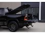 Dodge Ram LIMITED 5.7 V8 HEMI | TOP STAAT | €59950,- excl | BOM VOL | HUD | LUCHTVERING | STRIPING | BREDE WIELEN | OPEN UITLAAT KLEP | ADAPTIVE | PANO | DC | CREW CAB | DUBBELE CABINE | 5 PERSOONS |