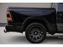 Dodge Ram LIMITED 5.7 V8 HEMI | TOP STAAT | €59950,- excl | BOM VOL | HUD | LUCHTVERING | STRIPING | BREDE WIELEN | OPEN UITLAAT KLEP | ADAPTIVE | PANO | DC | CREW CAB | DUBBELE CABINE | 5 PERSOONS |
