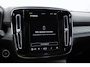 Volvo XC40 B3 177PK Automaat Ultimate Dark / Adaptive cruise control  / Elektrische stoelen / Harman Kardon audio / Pilot assist / Stoel en stuur verwarming / Elektrische achterklep / Parkeersensoren met camera