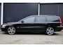 Volvo V70 2.4 T5 Summum | 18 inch Graphite R Wielen | Fullmap Navigatie | Elektrisch schuif-/kanteldak | Elektrisch verstelbare voorstoel + memory | Parkeersensoren voor en achter | Climate Control | Cruise Control | 3 CD-Wisselaar
