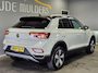 Volkswagen T-Roc 1.5 TSI DSG 150PK Style | Adaptive cruise | IQ Light | Stoel -stuurverwarming | Camera | Keyless |