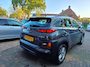 Hyundai Kona 1.0T Comfort. Dealer onderhouden. O.a. carplay, cruise, camera, etc. Prijs inclusief garantie en onderhoud.