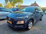 Hyundai Kona 1.0T Comfort. Dealer onderhouden. O.a. carplay, cruise, camera, etc. Prijs inclusief garantie en onderhoud.