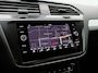 Volkswagen Tiguan 1.5 TSi 130 Pk Comfortline Business | Adaptive Cruise | Stoelverwarming | Trekhaak | Climatronic | 17 Inch | 106.528 Km !!