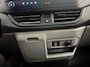 Ford E-Transit Custom 320 L2H1 Limited 65 kWh met o.a. een elektrisch wegklapbare trekhaak, een achteruitrijcamera, dodehoekdetectie en 17 inch lichtmetalen velgen