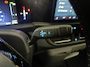 Ford E-Transit Custom 320 L2H1 Limited 65 kWh met o.a. een elektrisch wegklapbare trekhaak, een achteruitrijcamera, dodehoekdetectie en 17 inch lichtmetalen velgen