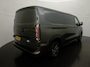 Ford E-Transit Custom 320 L2H1 Limited 65 kWh met o.a. een elektrisch wegklapbare trekhaak, een achteruitrijcamera, dodehoekdetectie en 17 inch lichtmetalen velgen