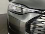 Ford E-Transit Custom 320 L2H1 Limited 65 kWh met o.a. een elektrisch wegklapbare trekhaak, een achteruitrijcamera, dodehoekdetectie en 17 inch lichtmetalen velgen