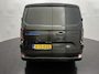 Ford E-Transit Custom 320 L2H1 Limited 65 kWh met o.a. een elektrisch wegklapbare trekhaak, een achteruitrijcamera, dodehoekdetectie en 17 inch lichtmetalen velgen