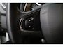 Renault Clio Estate 1.2 GT/ Automaat/ Stoelverw./ Sportstoelen/ 17''LMV/ Flippers/ Keyless/ LEDER/ Clima/ Cruise/ Navi/ Multi.Stuur/ Elek.Pakket/ Isofix/ PDC Achter.