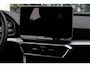 SEAT Leon Sportstourer 1.5 TSI e-Hybrid FR Business 204PK / 150kW, Achteruitrijcamera, 3-zone Climatronic, Apple Carplay & Android Auto, dodehoeksensor, adaptive cruise control, grootlichtassistent, keyless start, volledig digitaal instrumentenpaneel (Virtual Cockpit), black pack (18'' LMV zwart, spiegelkappen. achterspoiler & sideskirts uitgevoerd in zwart), parkeersensoren voor & achter (pdc)