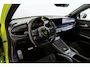 Abarth 600e Scorpionissima 54 kWh | Tot 8 Jaar Garantie | Camera | Navigatie | 20 inch Lichtmetaal | Sabelt Stoelen | Verwarmde stoelen |