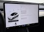 Tesla Model Y RWD 300PK LFP SOH 90% Trekhaak Warmtepomp Leder Camera's Elek.Stoelen+Memory Google®-Navi Panoramadak Stoel+Stuurverwarming Privacy Glas Lmv 19" Led Draadloos Tel. Laden Isofix AMD Ryzen™ Premium Audio 1.600KG Trekgewicht 1e Eigenaar Origineel Nederlandse Auto