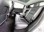 Tesla Model Y RWD 300PK LFP SOH 90% Trekhaak Warmtepomp Leder Camera's Elek.Stoelen+Memory Google®-Navi Panoramadak Stoel+Stuurverwarming Privacy Glas Lmv 19" Led Draadloos Tel. Laden Isofix AMD Ryzen™ Premium Audio 1.600KG Trekgewicht 1e Eigenaar Origineel Nederlandse Auto