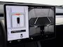 Tesla Model Y RWD 300PK LFP SOH 90% Trekhaak Warmtepomp Leder Camera's Elek.Stoelen+Memory Google®-Navi Panoramadak Stoel+Stuurverwarming Privacy Glas Lmv 19" Led Draadloos Tel. Laden Isofix AMD Ryzen™ Premium Audio 1.600KG Trekgewicht 1e Eigenaar Origineel Nederlandse Auto