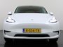 Tesla Model Y RWD 300PK LFP SOH 90% Trekhaak Warmtepomp Leder Camera's Elek.Stoelen+Memory Google®-Navi Panoramadak Stoel+Stuurverwarming Privacy Glas Lmv 19" Led Draadloos Tel. Laden Isofix AMD Ryzen™ Premium Audio 1.600KG Trekgewicht 1e Eigenaar Origineel Nederlandse Auto