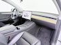 Tesla Model Y RWD 300PK LFP SOH 90% Trekhaak Warmtepomp Leder Camera's Elek.Stoelen+Memory Google®-Navi Panoramadak Stoel+Stuurverwarming Privacy Glas Lmv 19" Led Draadloos Tel. Laden Isofix AMD Ryzen™ Premium Audio 1.600KG Trekgewicht 1e Eigenaar Origineel Nederlandse Auto