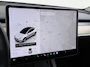 Tesla Model Y RWD 300PK LFP SOH 90% Trekhaak Warmtepomp Leder Camera's Elek.Stoelen+Memory Google®-Navi Panoramadak Stoel+Stuurverwarming Privacy Glas Lmv 19" Led Draadloos Tel. Laden Isofix AMD Ryzen™ Premium Audio 1.600KG Trekgewicht 1e Eigenaar Origineel Nederlandse Auto