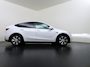 Tesla Model Y RWD 300PK LFP SOH 90% Trekhaak Warmtepomp Leder Camera's Elek.Stoelen+Memory Google®-Navi Panoramadak Stoel+Stuurverwarming Privacy Glas Lmv 19" Led Draadloos Tel. Laden Isofix AMD Ryzen™ Premium Audio 1.600KG Trekgewicht 1e Eigenaar Origineel Nederlandse Auto