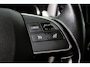 Mitsubishi Outlander 2.0 Executive Edition 7-Persoons Trekhaak, Alcantara, Camera, Goed onderhouden, Stoelverwarming,