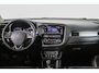 Mitsubishi Outlander 2.0 Executive Edition 7-Persoons Trekhaak, Alcantara, Camera, Goed onderhouden, Stoelverwarming,