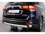 Mitsubishi Outlander 2.0 Executive Edition 7-Persoons Trekhaak, Alcantara, Camera, Goed onderhouden, Stoelverwarming,