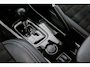 Mitsubishi Outlander 2.0 Executive Edition 7-Persoons Trekhaak, Alcantara, Camera, Goed onderhouden, Stoelverwarming,