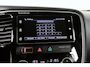 Mitsubishi Outlander 2.0 Executive Edition 7-Persoons Trekhaak, Alcantara, Camera, Goed onderhouden, Stoelverwarming,