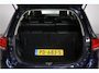 Mitsubishi Outlander 2.0 Executive Edition 7-Persoons Trekhaak, Alcantara, Camera, Goed onderhouden, Stoelverwarming,